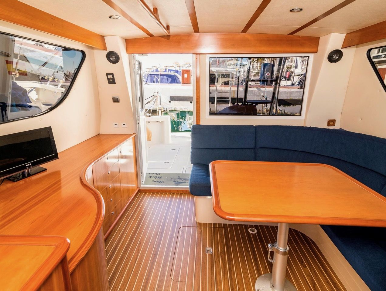 Saloon inside the Luna